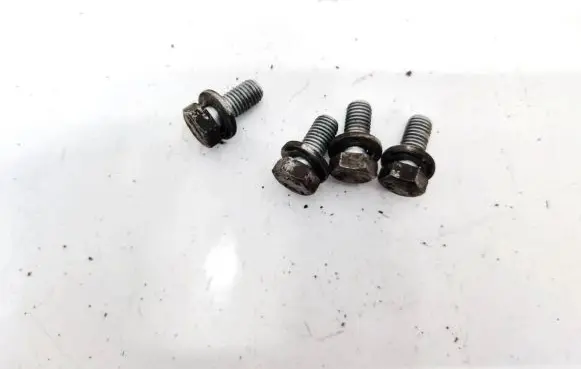Dacia Logan I Nuts/bolts 