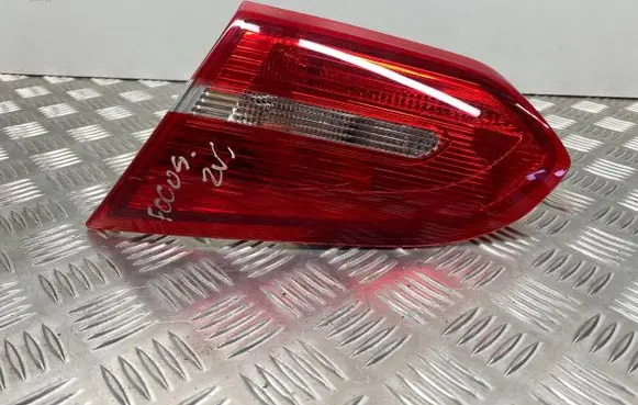 Ford Focus Tailgate rear/tail lights F1EB13A602DD