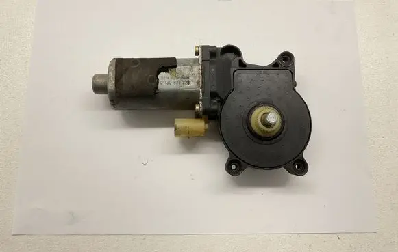 Volvo XC70 Rear door window regulator motor 0130821776