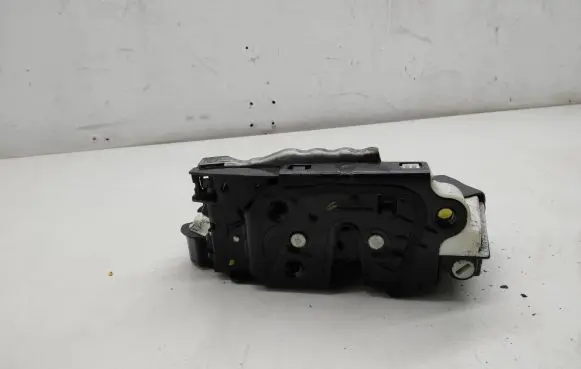Seat Alhambra (Mk2) Front door lock 5K2837015D A048069