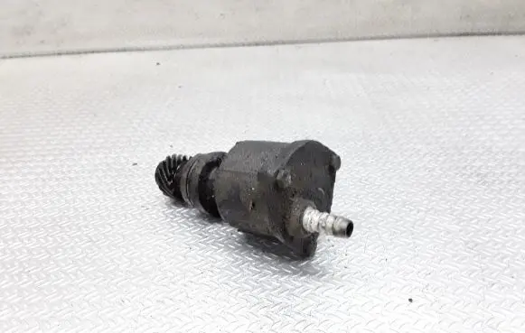 Volkswagen PASSAT B5 Vacuum pump 028207A