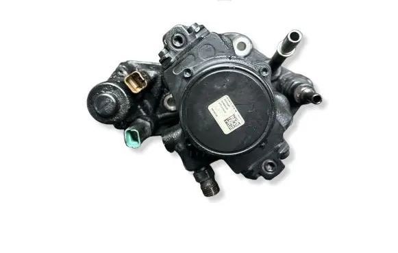 Ford Kuga II Fuel injection high pressure pump 9687959180