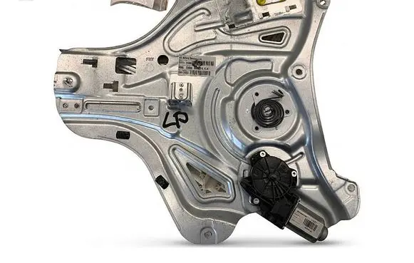 Hyundai ix35 Front door window regulator with motor 824702Y000