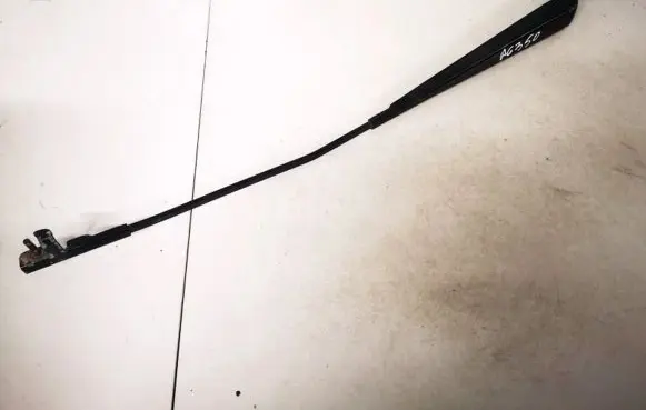 Skoda Octavia Mk2 (1Z) Front wiper blade arm 1z1955410a