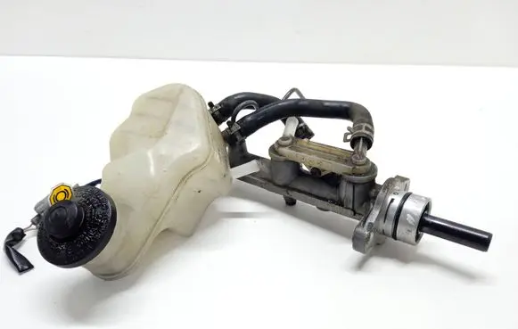 Toyota Avensis Verso Master brake cylinder 13231140430