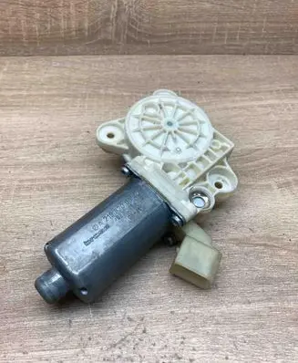 Mercedes-Benz CLS C219 Rear door window regulator motor A2198200642 980045100