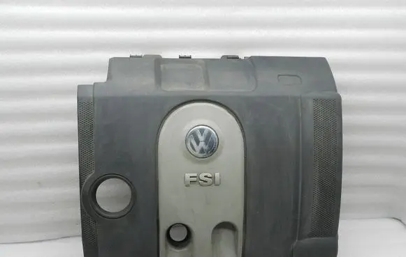 Volkswagen Golf V Engine cover (trim) 03C129607N 03C129607