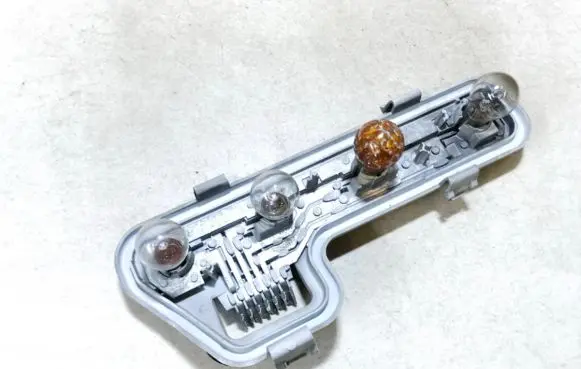 Opel Zafira A Tail light bulb cover holder