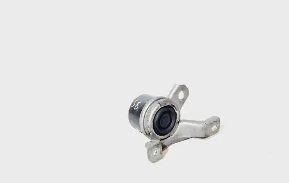 Volvo V70 Engine mount bracket 6G926F012DD 6G926F012