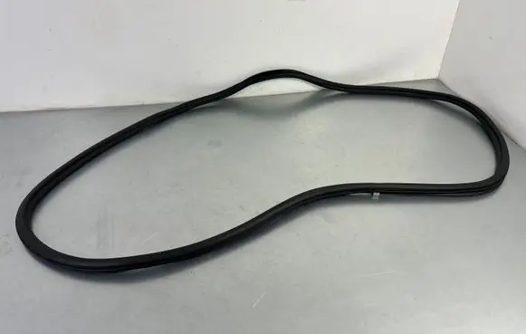 Volkswagen Touareg III Rear door rubber seal (on body) 760867913F