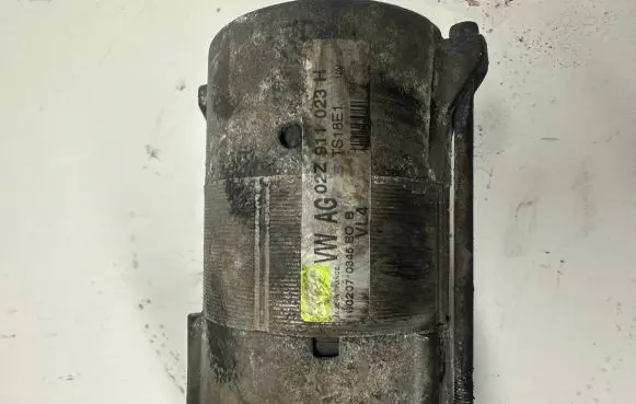 Volkswagen Caddy Starter motor 02Z911023H