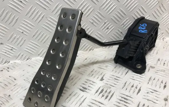 Honda Civic Accelerator throttle pedal JM08A