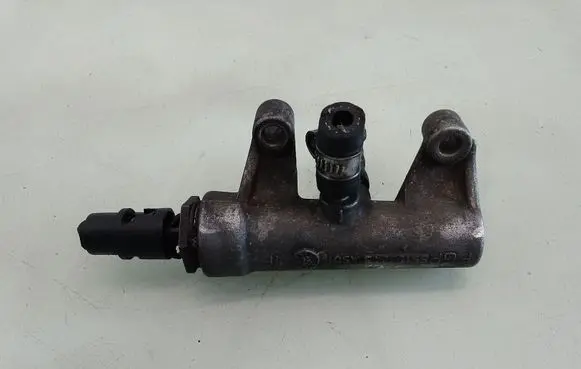Opel Astra H Fuel pressure regulator 55193043