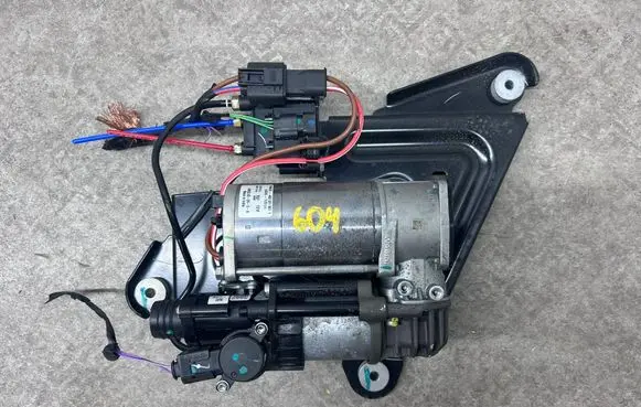 BMW i4 Air suspension compressor/pump 6894450