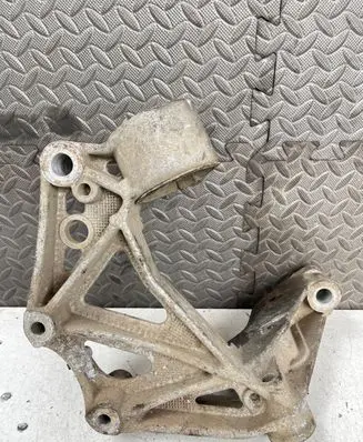 Skoda Roomster (5J) Engine mounting bracket