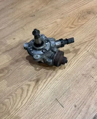 BMW X3 E83 Fuel injection high pressure pump 0445010506 7797874