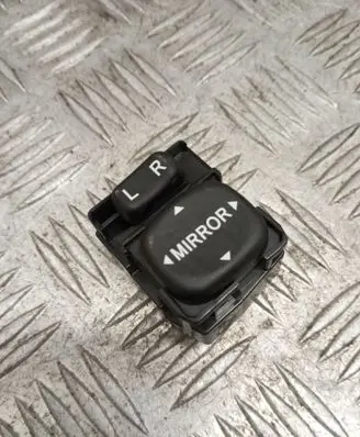 Toyota Yaris Wing mirror switch 183574