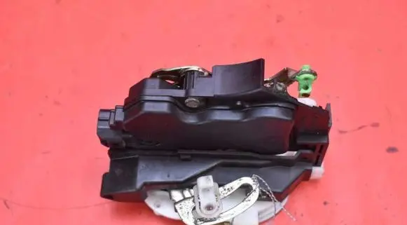 Mitsubishi Outlander Rear door lock