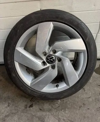 Volkswagen Golf VIII R17 alloy rim 5H0601025E