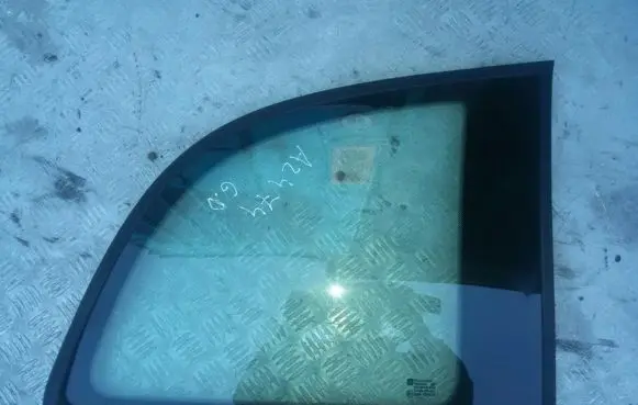 Opel Zafira A Rear side window