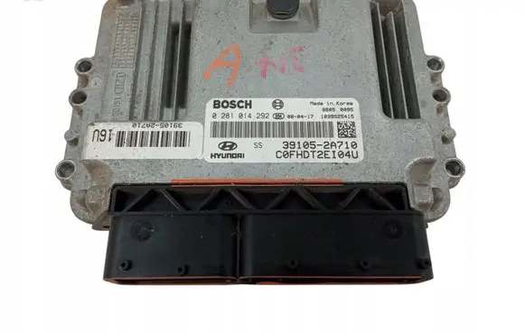 Hyundai i30 Engine control unit/module 391052A710
