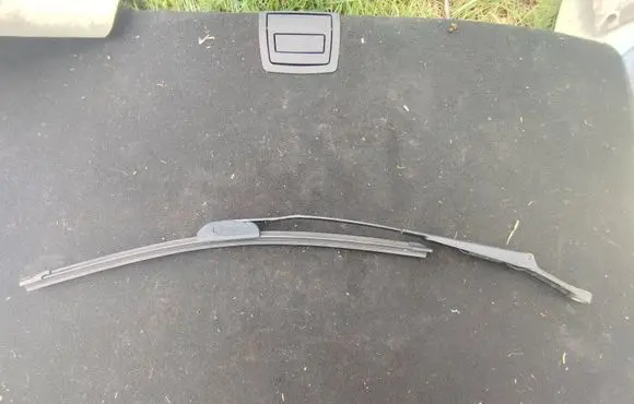 Volkswagen PASSAT B5.5 Front wiper blade arm 3B1955409