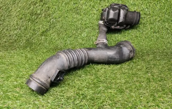 Ford Focus Intercooler hose/pipe 6M5Y6C646 6M5Y9P437AD