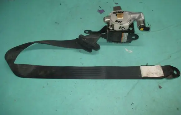 Nissan Pixo Front seatbelt