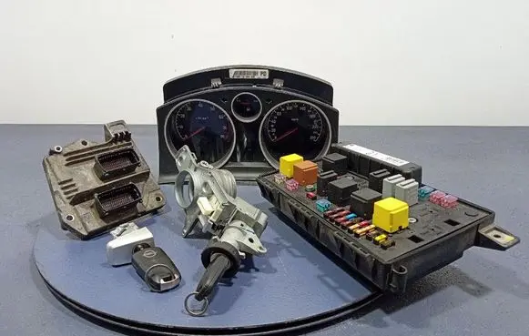 Opel Astra H Engine control unit/module ECU 24420562