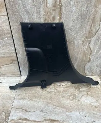 Volvo C40 (B) pillar trim (bottom) 31457497