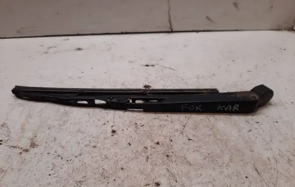 Rear wiper blade arm