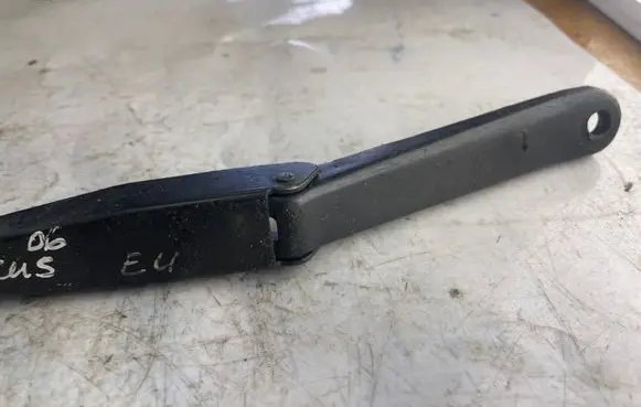 Ford Focus Front wiper blade arm 4m5117526cb