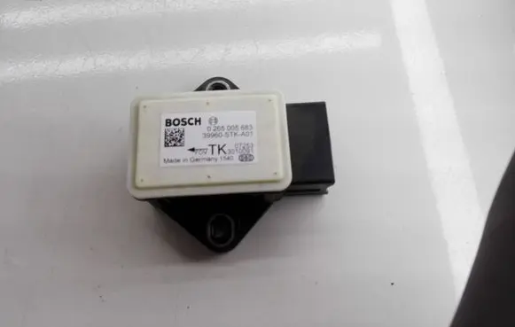 Honda CR-V ESP acceleration yaw rate sensor 0265005683 39960STKA01