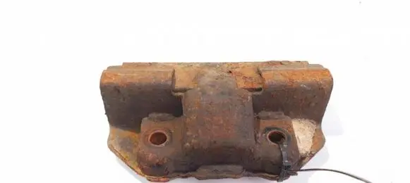 Subaru Legacy Engine mounting bracket