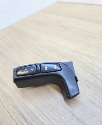 Volvo V70 Steering wheel buttons/switches 9141894
