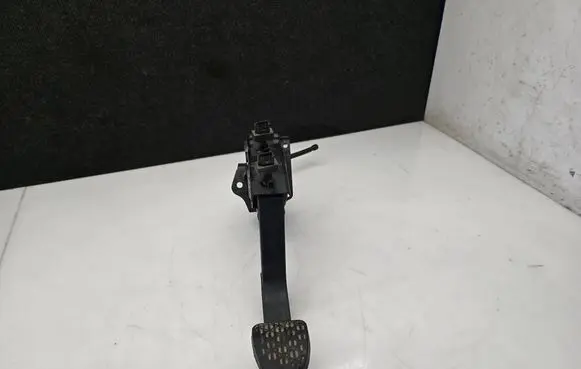 Volkswagen Crafter Clutch pedal 1036776