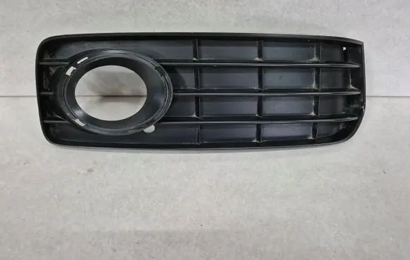 Audi A5 8T 8F Front fog light trim/grill 8T0807682D