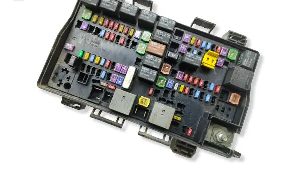 Dodge Durango III Fuse module P68417608AA 16238DA 18135G