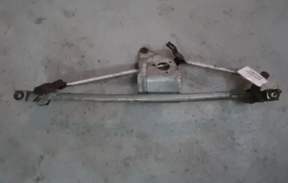 Opel Astra F Front wiper linkage and motor