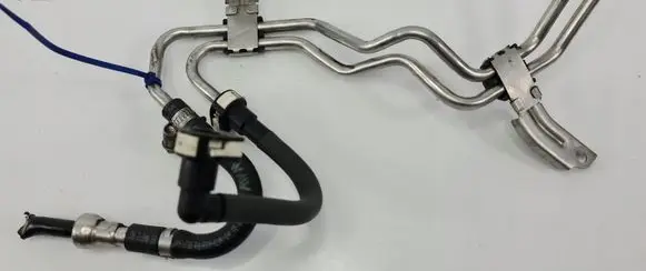 Volvo V40 Fuel line/pipe/hose 