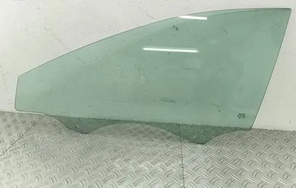 Seat Leon (5F) Front door window glass four-door
