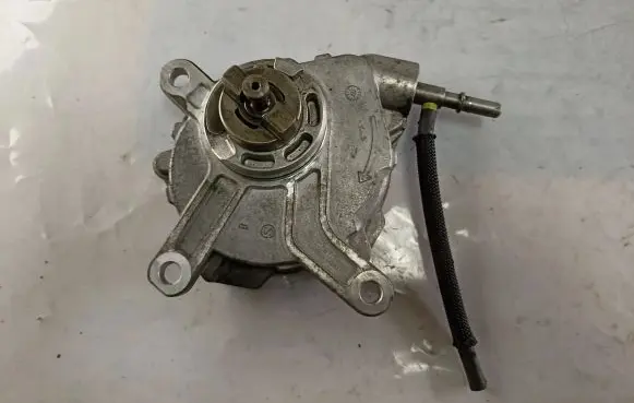 Toyota Corolla Verso AR10 Vacuum pump 11050752 2369