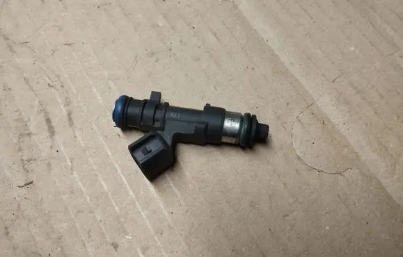 Chrysler Town & Country V Fuel injector 04591986AA