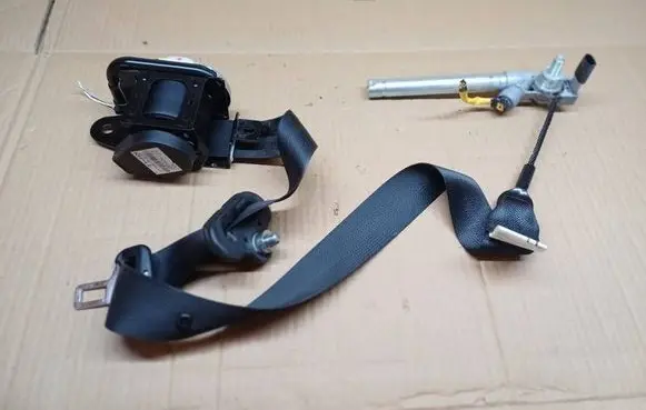 Mitsubishi Space Star Front seatbelt 6221370 5529 52015