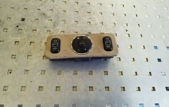 Mercedes-Benz ML W163 Electric window control switch A1638200326