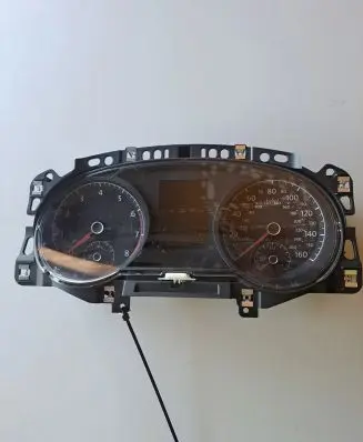 Volkswagen Golf VII Speedometer (instrument cluster) 5G1920940B