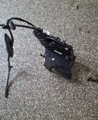 Ford C-MAX I Front door lock