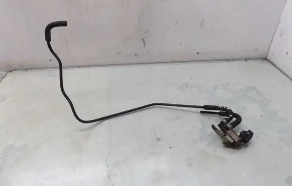 Mazda MPV II LW Vacuum valve 