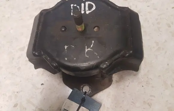 Mitsubishi Pajero Engine mount bracket
