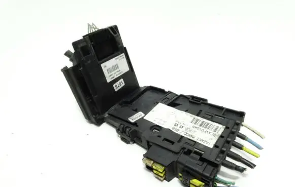 Peugeot 3008 I Fuse module 28236841 01280808 28150487